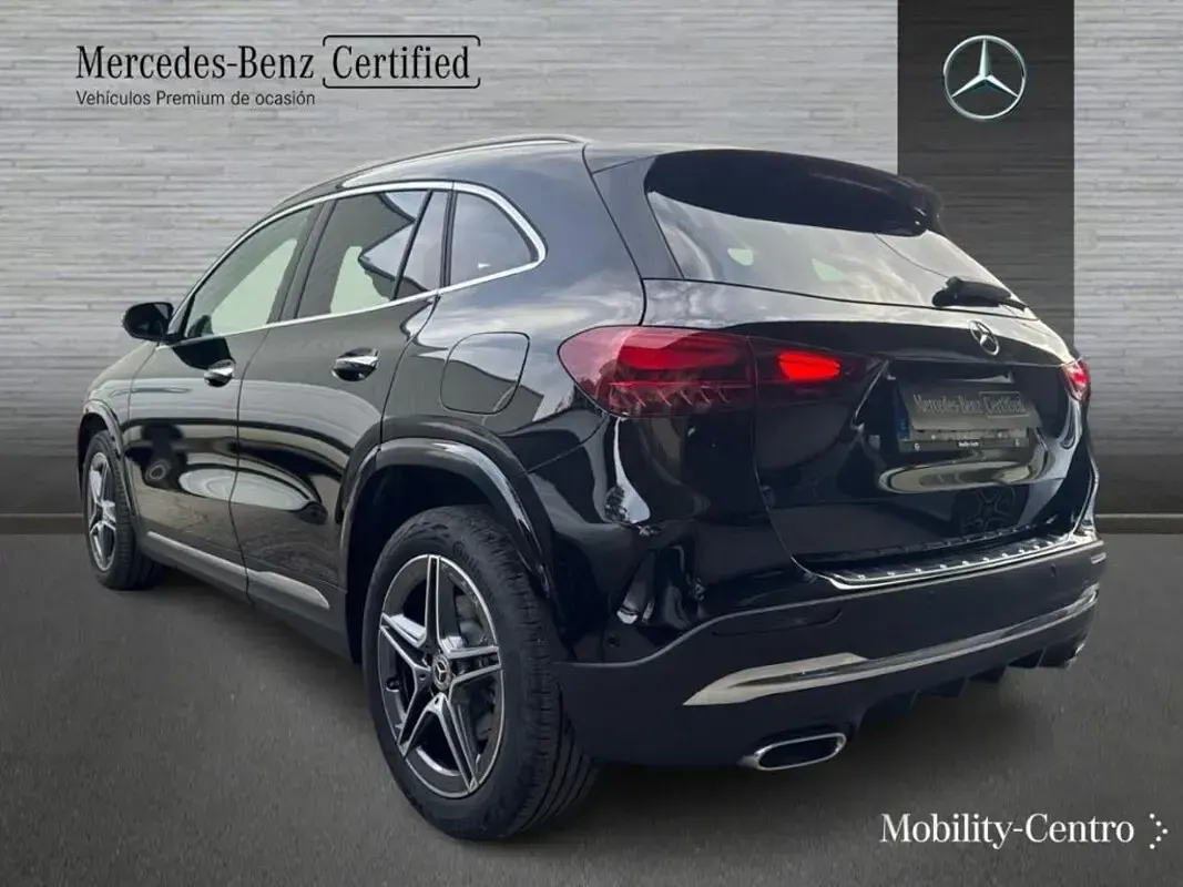 Usado Mercedes GLA250 163 CV (119 kW) 2025 Negro noche SUV