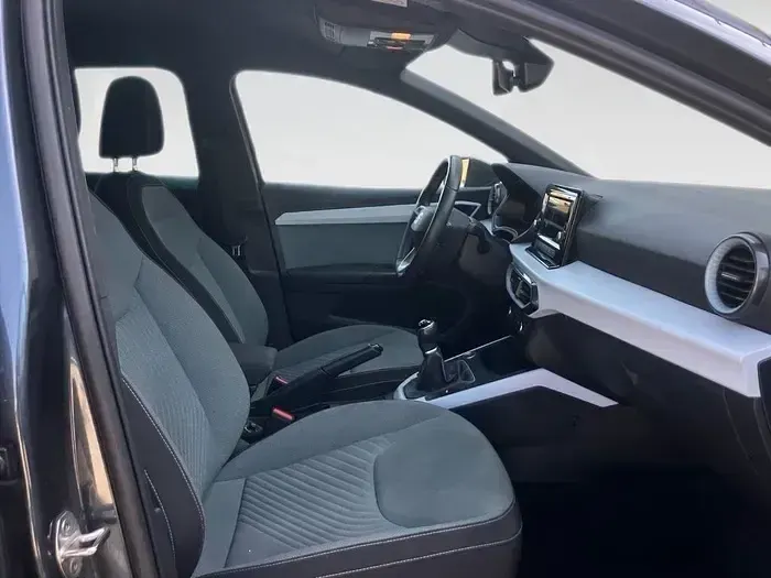 Usado Seat Ibiza 115 CV (84 kW) 2024 Gris Utilitario