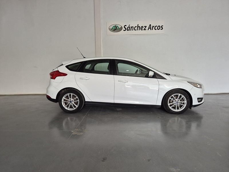 Usado Ford Focus Titanium 125 CV (91 kW) 2017 Blanco Berlina