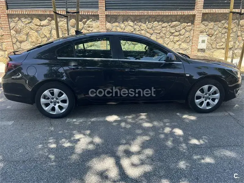 Usado Opel Insignia Selective 120 CV (88 kW) 2016 Negro Berlina