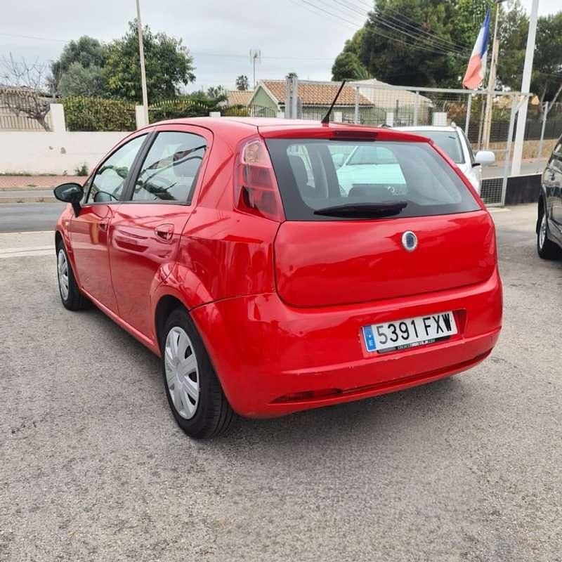 Usado Fiat Punto Feel 69 CV (50 kW) 2007 Rojo Utilitario
