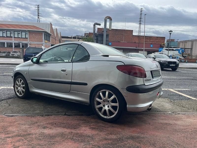 Usado Peugeot 206 138 CV (101 kW) 2003 Gris / plata Descapotable