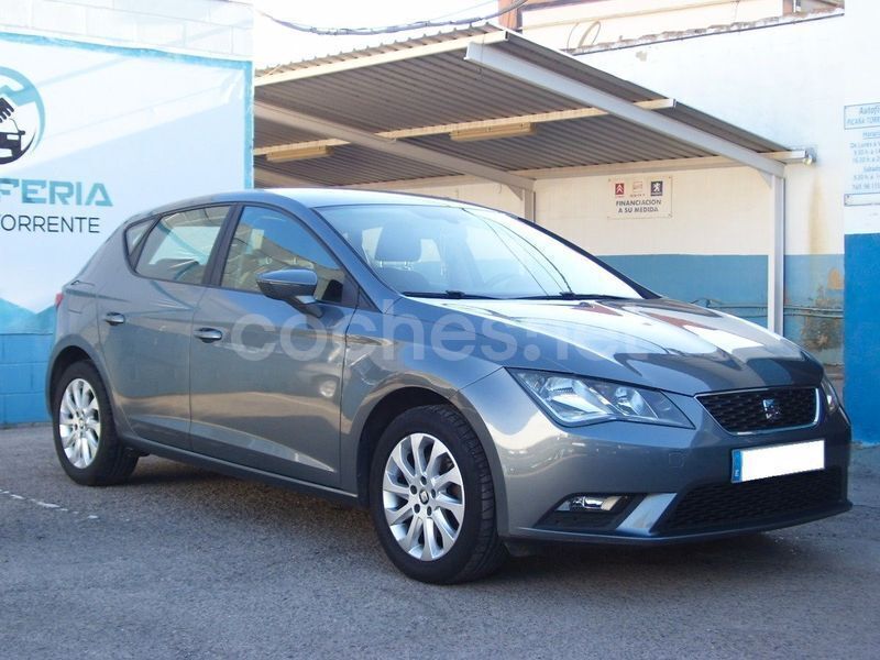 Usado Seat Leon Style 110 CV (80 kW) 2015 Gris / plata Berlina