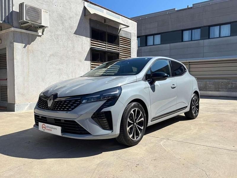 Usado Renault Clio Techno 90 CV (66 kW) 2025 Gris Utilitario