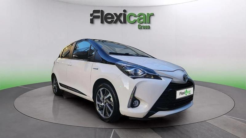 Usado Toyota Yaris Hybrid 100 CV (73 kW) 2020 Blanco Utilitario