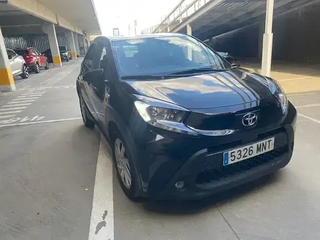 Usado Toyota Aygo X Play 72 CV (52 kW) 2024 Negro SUV