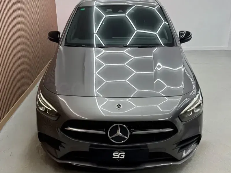 Usado Mercedes B200 150 CV (110 kW) 2021 Gris / plata Utilitario