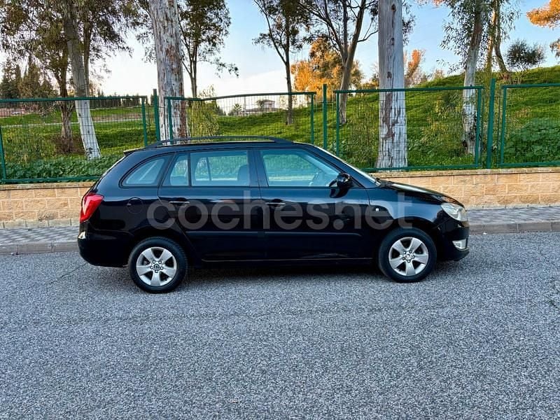 Usado Skoda Fabia Style 105 CV (77 kW) 2010 Negro Familiar