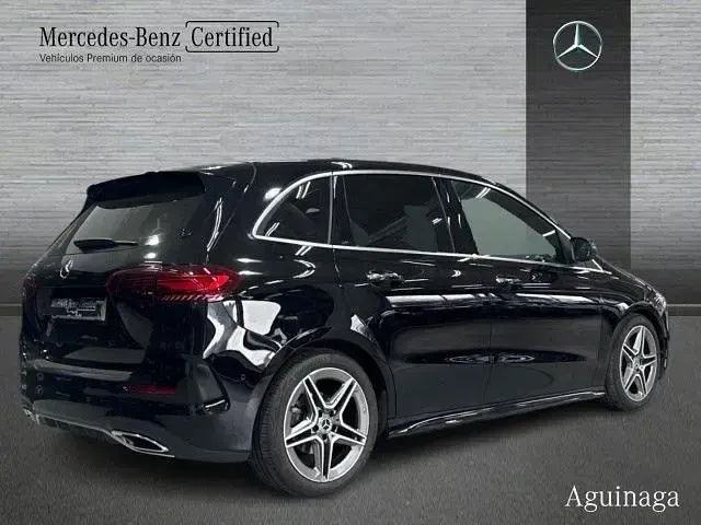 Usado Mercedes B200 150 CV (110 kW) 2025 Negro noche Monovolumen