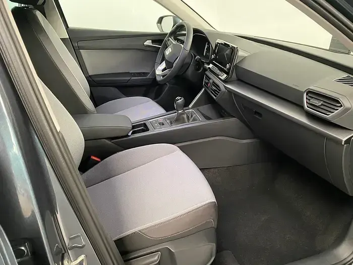 Usado Seat Leon Style 116 CV (85 kW) 2025 Gris
