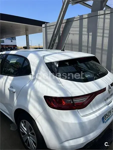 Usado Renault Mégane III Life 90 CV (66 kW) 2016 Blanco Berlina