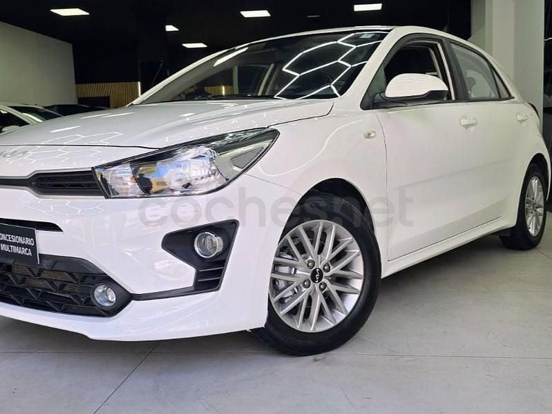 Usado Kia Rio 84 CV (61 kW) 2022 Blanco Berlina