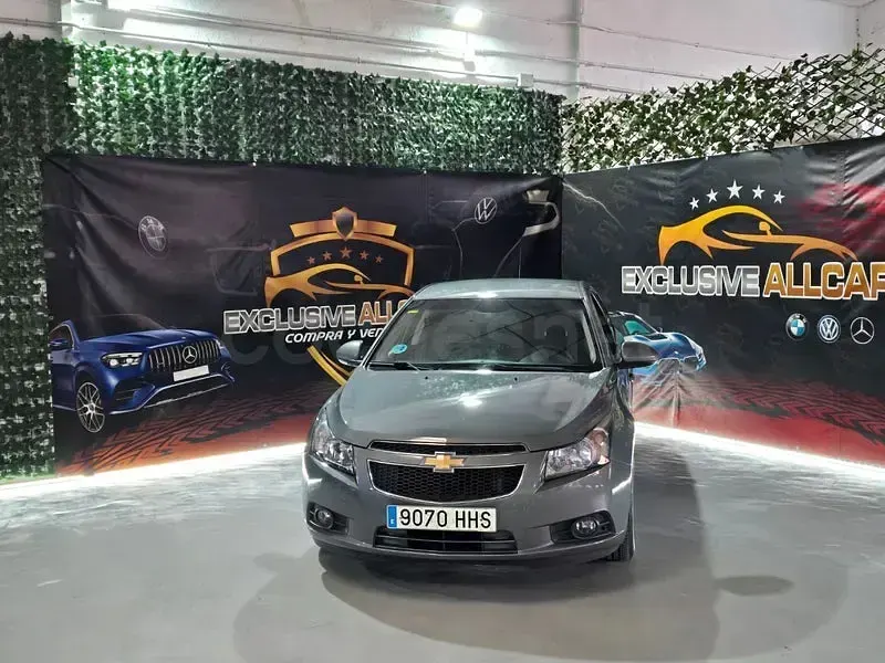 Usado Chevrolet Cruze LT 124 CV (91 kW) 2012 Gris / plata Berlina
