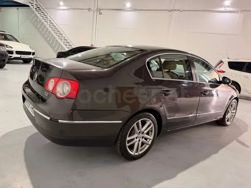 Usado VW Passat Highline 170 CV (125 kW) 2007 Negro Berlina