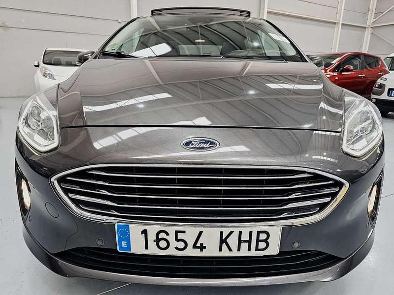 Usado Ford Fiesta Titanium 125 HP (91 kW) 2018 Cinzento Citadino