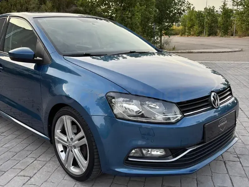 Usado VW Polo Sportline 110 CV (80 kW) 2015 Azul Berlina