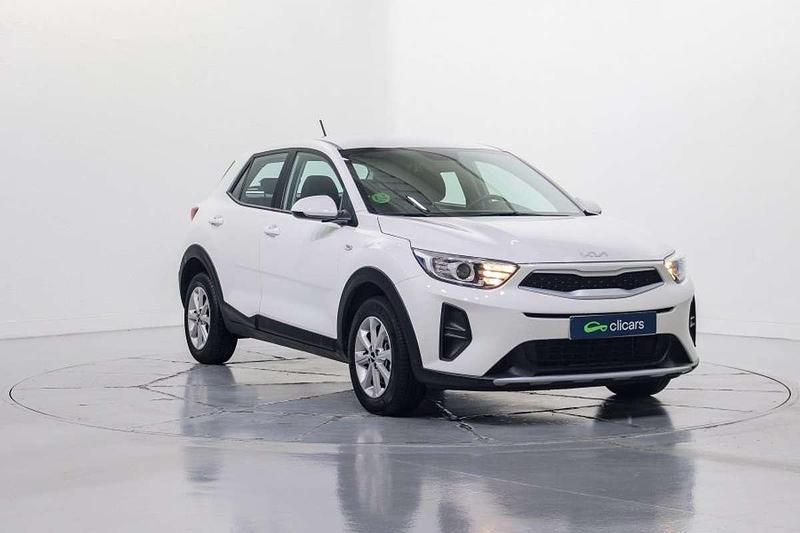 Usado Kia Stonic 84 CV (61 kW) 2022 Blanco SUV