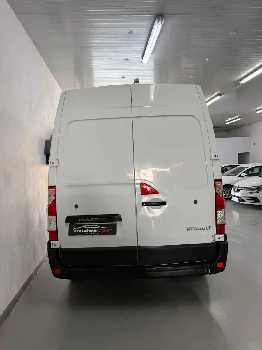 Usado Renault Master 135 CV (99 kW) 2021 Blanco Monovolumen