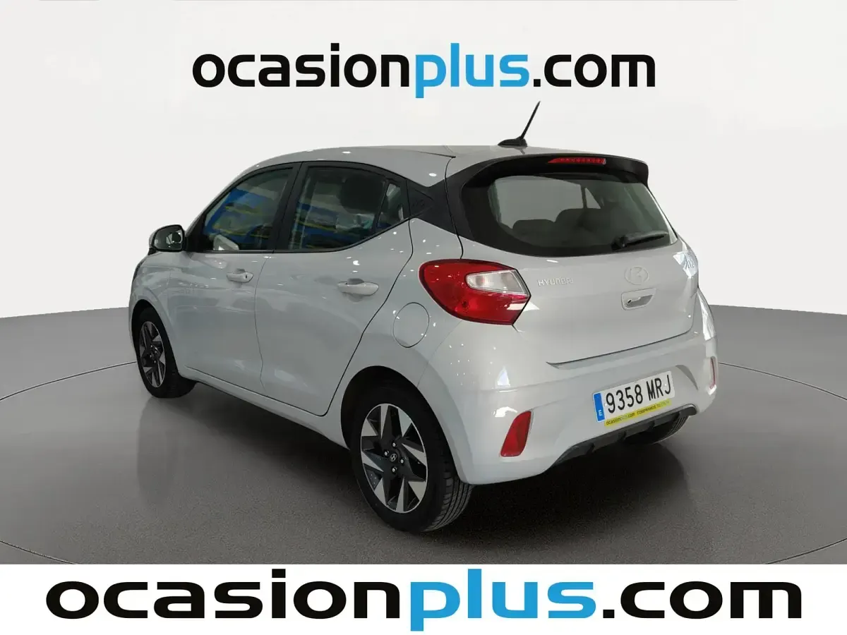 Usado Hyundai i10 67 CV (49 kW) 2024 Gris Utilitario