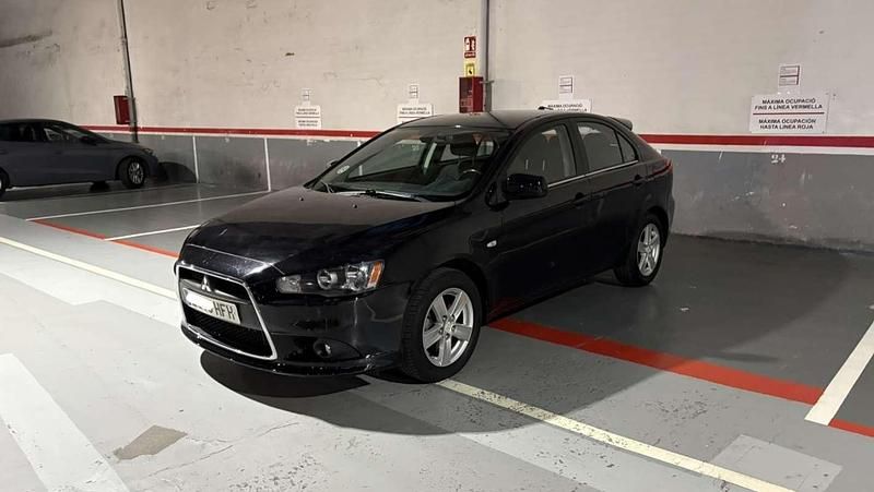 Usado Mitsubishi Lancer Sportback Invite 140 CV (102 kW) 2011 Negro Berlina