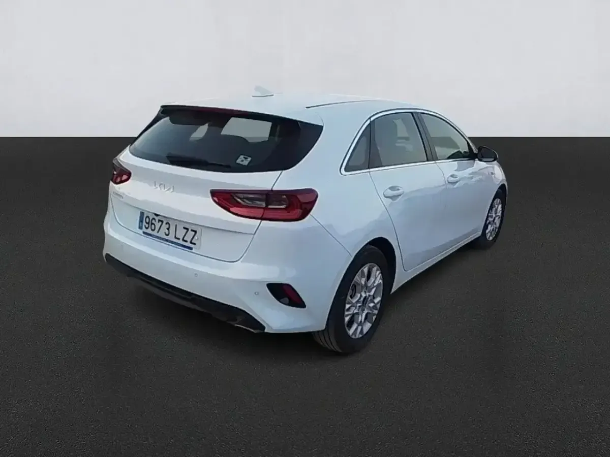 Usado Kia Ceed 101 CV (74 kW) 2022 Blanco Utilitario