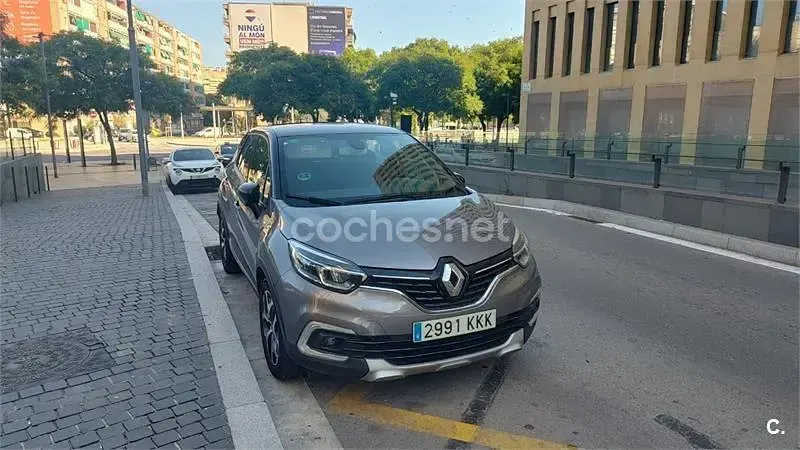 Usado Renault Captur Version S 120 CV (88 kW) 2018 Gris / plata SUV