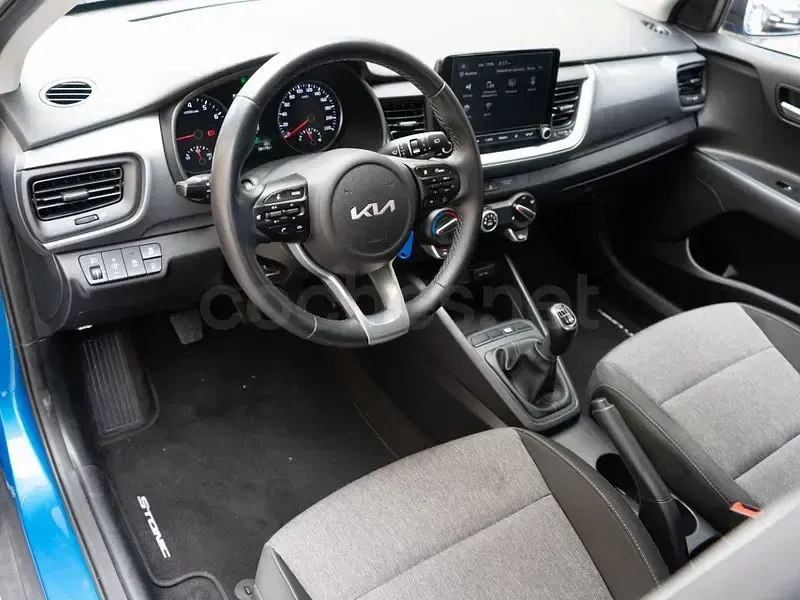 Usado Kia Stonic Plus 100 CV (73 kW) 2022 Azul SUV