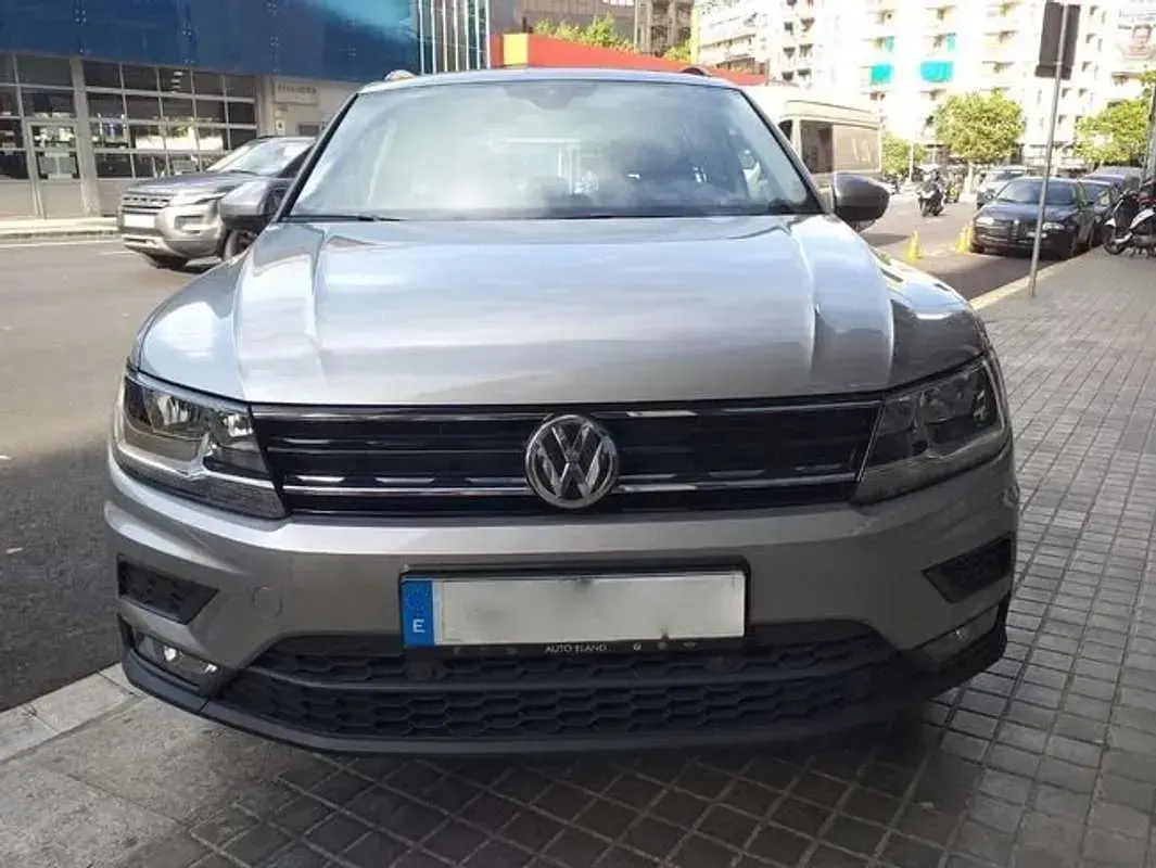 Usado VW Tiguan Sport 150 CV (110 kW) 2018 Plateado SUV