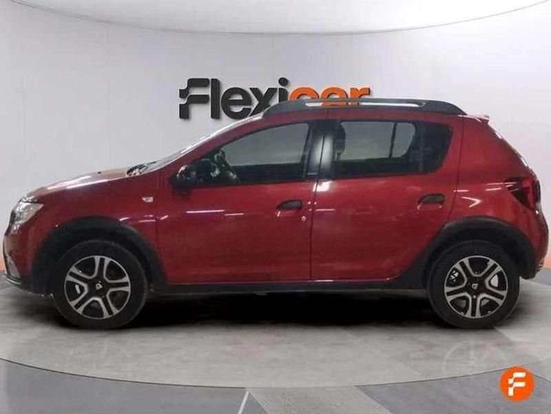 Usado Dacia Sandero Essentiel 90 CV (66 kW) 2018 Rojo Utilitario