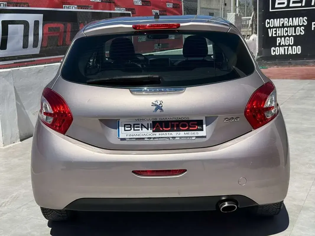 Usado Peugeot 208 Allure 95 CV (69 kW) 2013 Gris Utilitario
