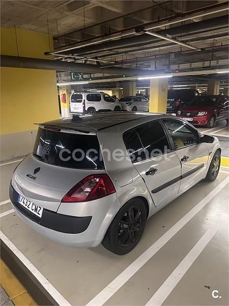 Usado Renault Mégane II Dynamique 115 CV (84 kW) 2003 Gris / plata Berlina