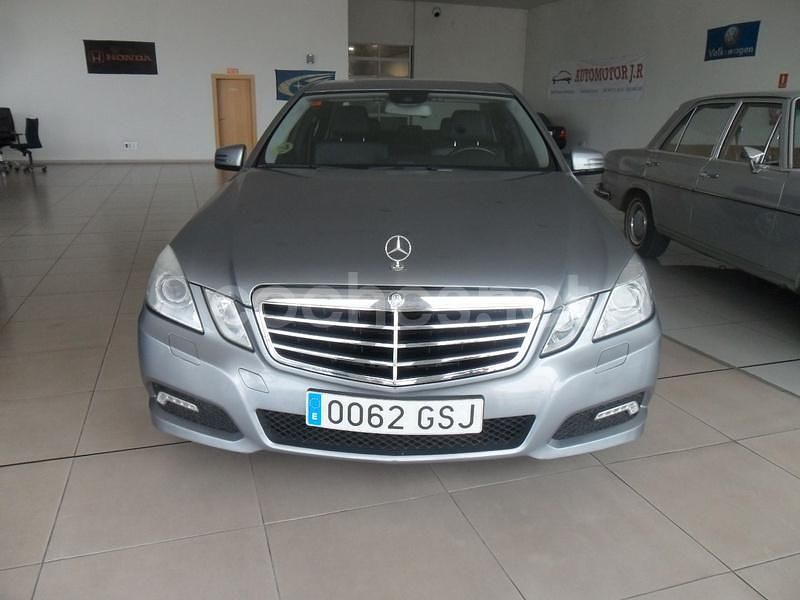 Usado Mercedes E220 Avantgarde 170 CV (125 kW) 2010 Gris / plata Berlina