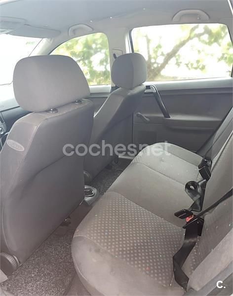 Usado VW Polo Trendline 65 CV (47 kW) 2004 Gris / plata Berlina