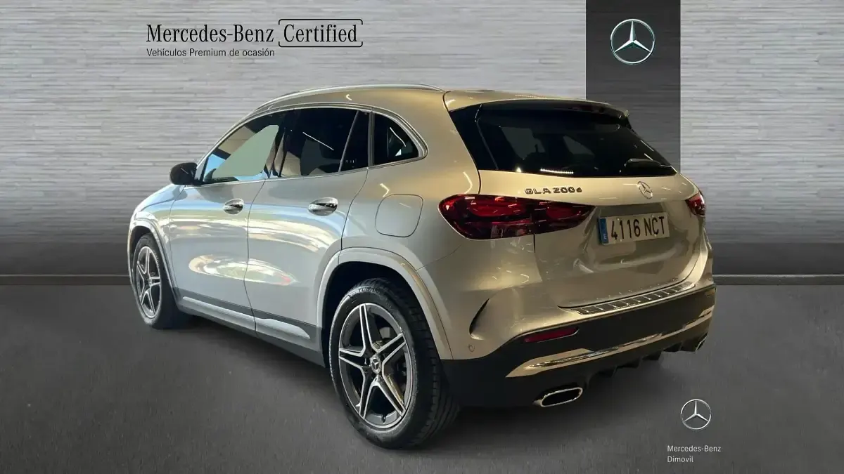 Usado Mercedes GLA200 150 CV (110 kW) 2025 Gris / plata SUV