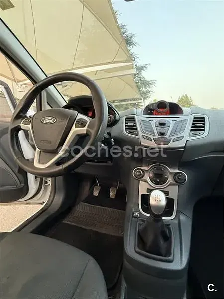 Usado Ford Fiesta Trend 96 CV (70 kW) 2010 Blanco Berlina