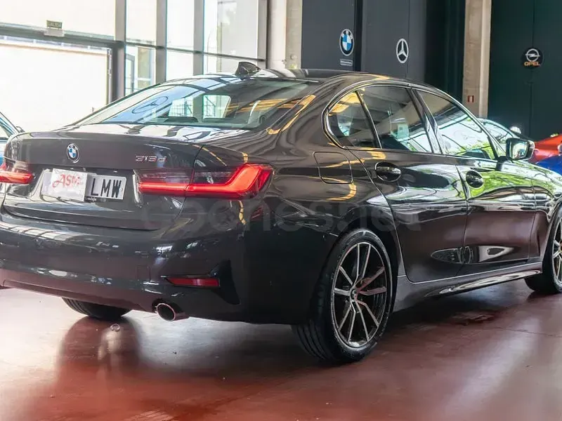 Usado BMW 318 Executive 150 CV (110 kW) 2020 Gris / plata Berlina