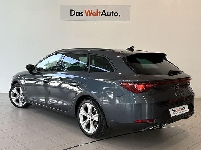 Usado Seat Leon Style 116 CV (85 kW) 2025 Negro