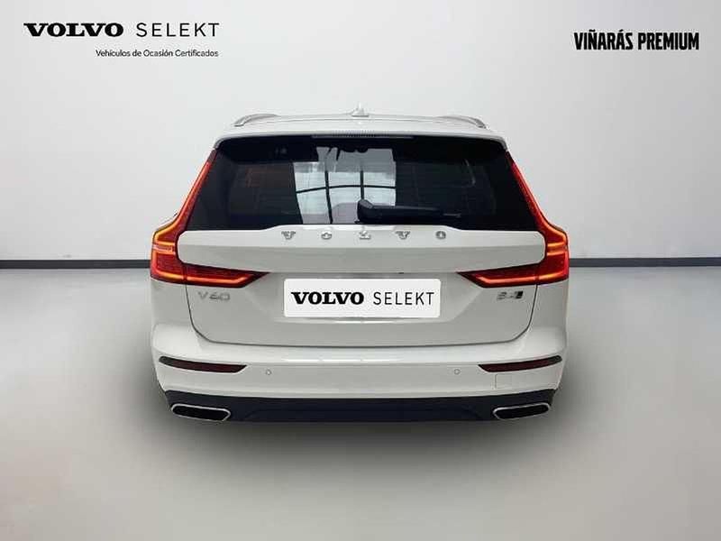 Usado Volvo V60 2021 Blanco Familiar