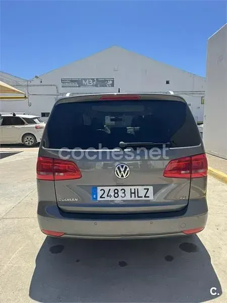 Usado VW Touran Edition 105 CV (77 kW) 2012 Gris / plata Monovolumen