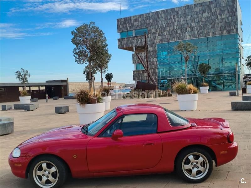 Usado Mazda MX5 110 CV (80 kW) 2000 Rojo Descapotable