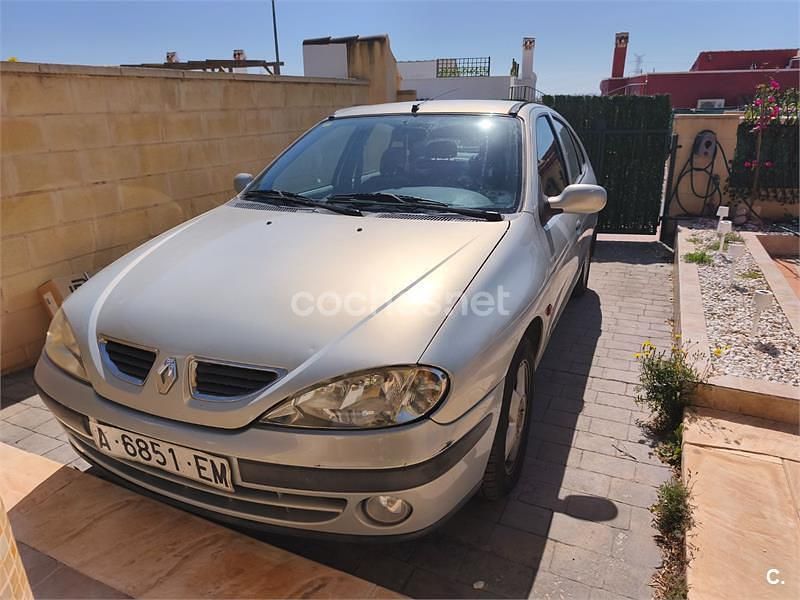 Usado Renault Mégane 90 CV (66 kW) 2000 Gris / plata Berlina