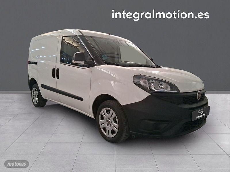 Usado Fiat Doblò 95 CV (69 kW) 2021 Blanco Monovolumen
