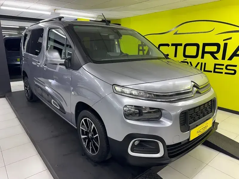 Usado Citroën Berlingo Shine 130 CV (95 kW) 2019 Gris / plata Monovolumen