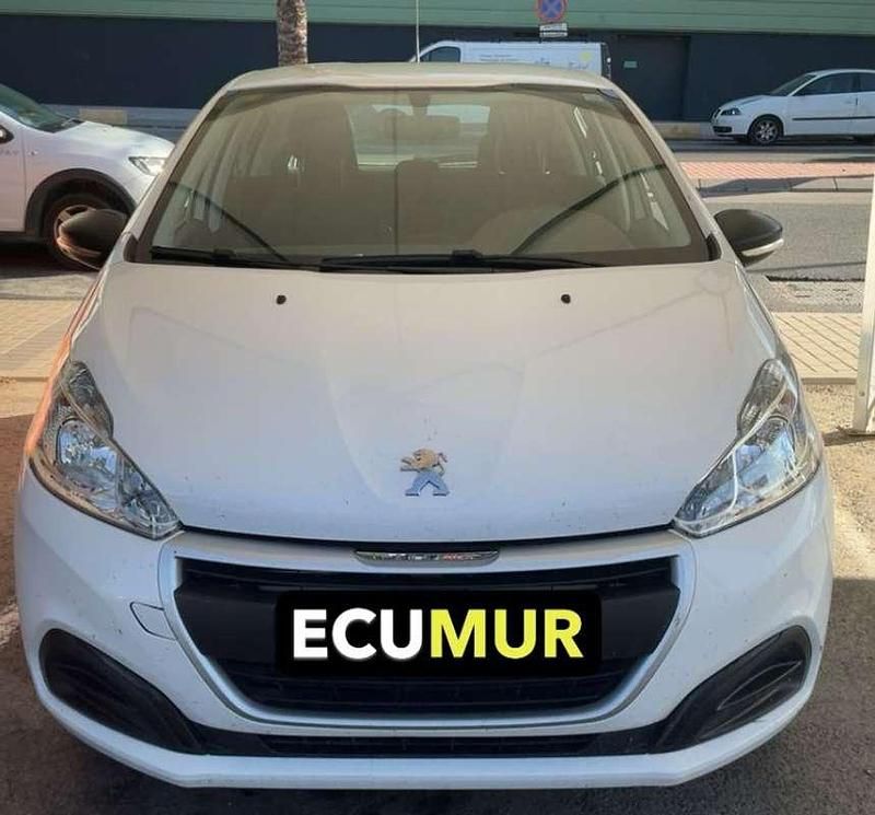 Usado Peugeot 208 82 CV (60 kW) 2016 Blanco Utilitario