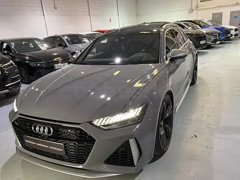 Usado Audi RS6 600 CV (441 kW) 2020 Gris / plata Familiar