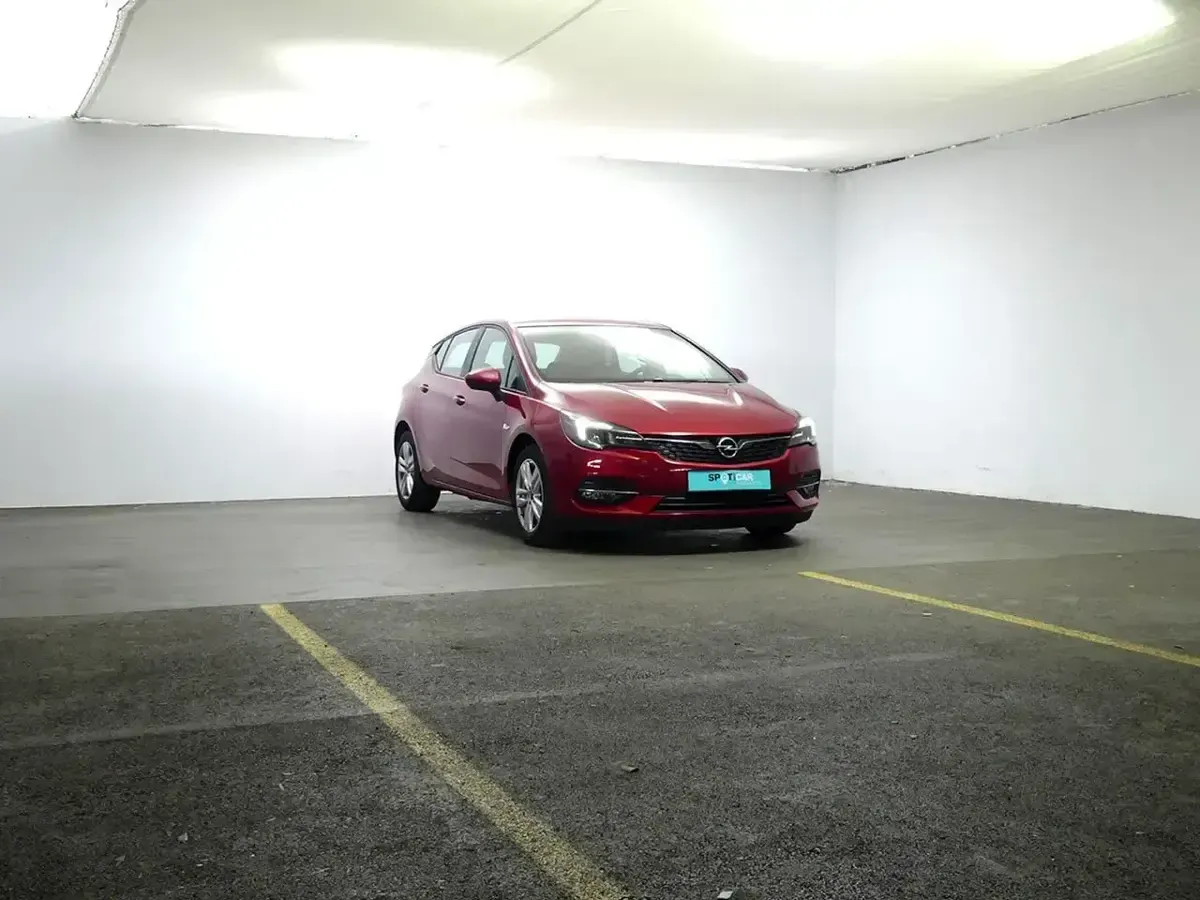Usado Opel Astra Edition 110 CV (80 kW) 2021 Rojo Utilitario