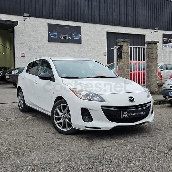 Używany Mazda 3 115 KM (84 kW) 2013 Biały Sedan/Limuzyna