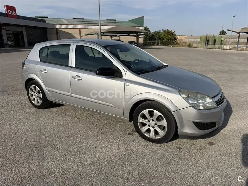 Usado Opel Astra Enjoy 100 CV (73 kW) 2008 Gris / plata Berlina