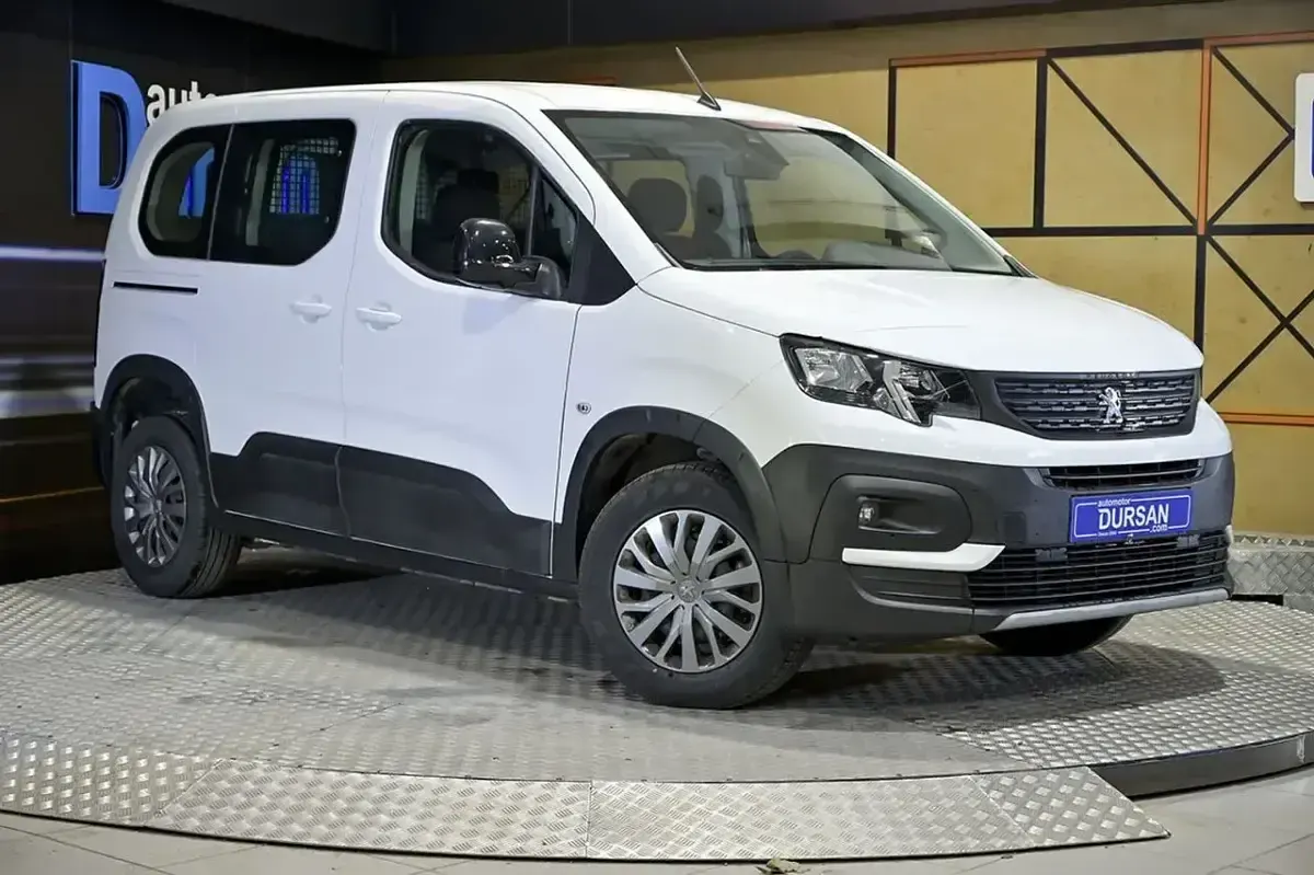 Usado Peugeot Rifter Business-Line 100 CV (73 kW) 2023 Blanco Monovolumen