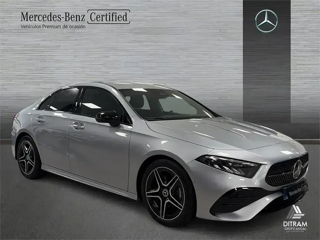 Usado Mercedes A180 136 CV (100 kW) 2025 Gris Berlina